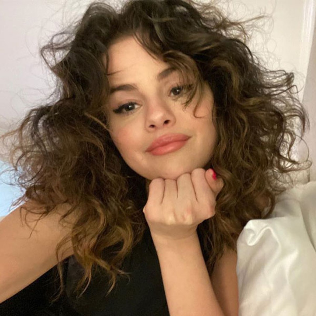 Selena Gomez Is All Of Us Taking Selfies In Quarantine E Online